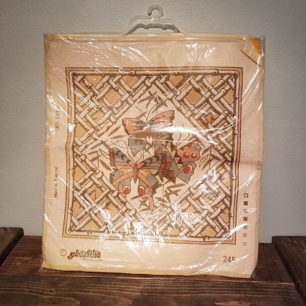 GLORAFILIA DISCONTINUED TAPESTRY NEEDLEPOINT  KIT #245 OPENED